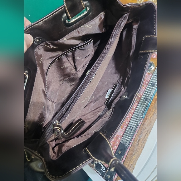 Classic Black Tote Bag with Contrast Stitching - Picture 3 of 3